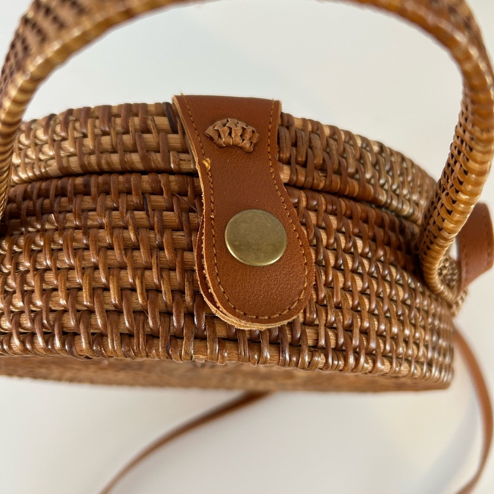 Round Woven Tan Bag - Picture 2 of 6